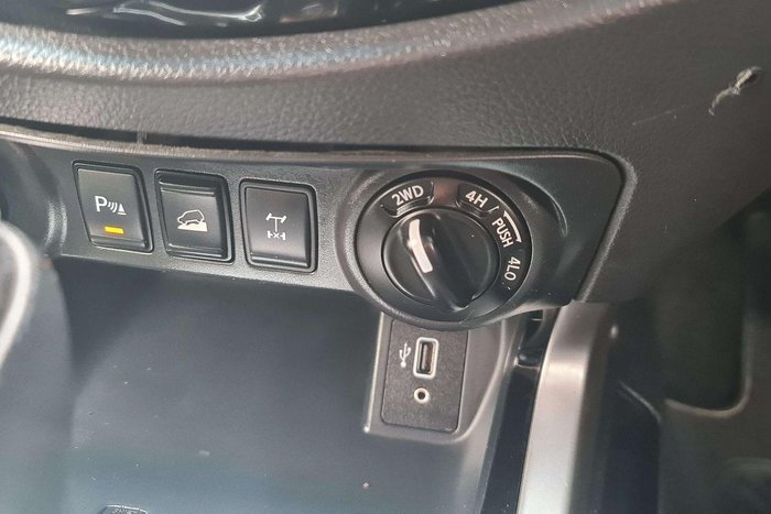 2020 Nissan Navara ST-X