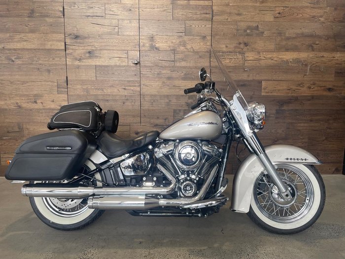 Harley-Davidson Deluxe 107 (FLDE) Softail