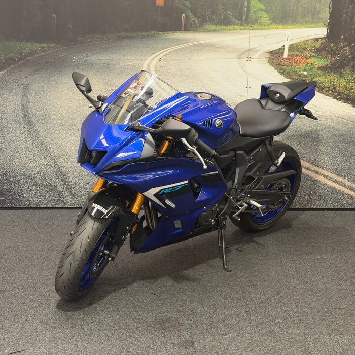 2024 Yamaha YZF-R7LA Blue