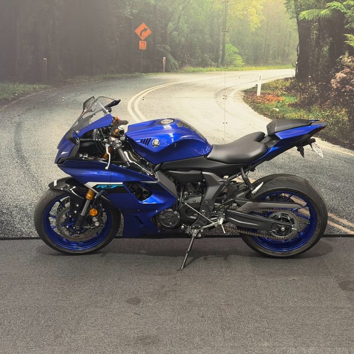 2024 Yamaha YZF-R7LA Blue