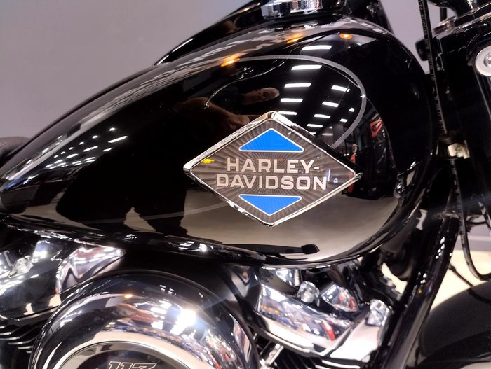 2025 Harley-Davidson Heritage Classic 117 (FLHC) Softail Black