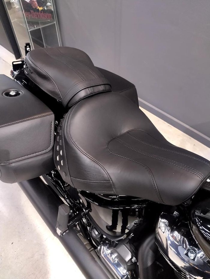 2025 Harley-Davidson Heritage Classic 117 (FLHC) Softail Black