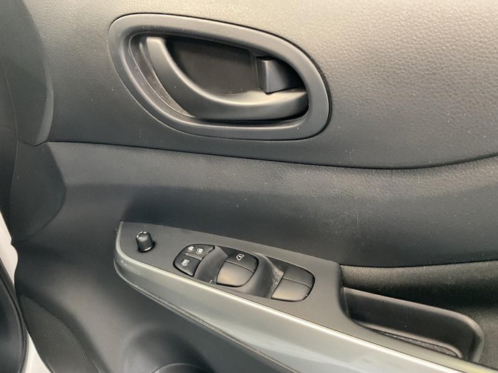 2023 Nissan Navara SL