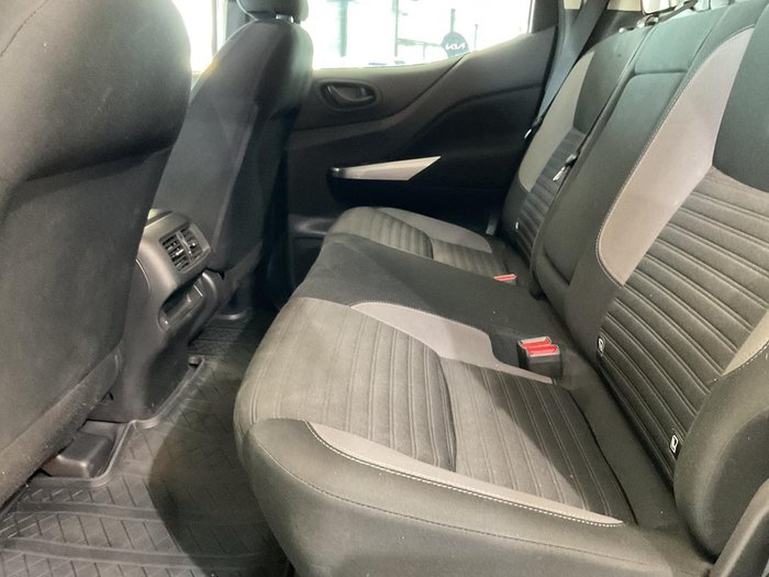 2023 Nissan Navara SL