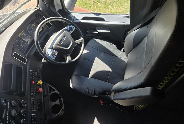 2021 Freightliner Cascadia WHITE