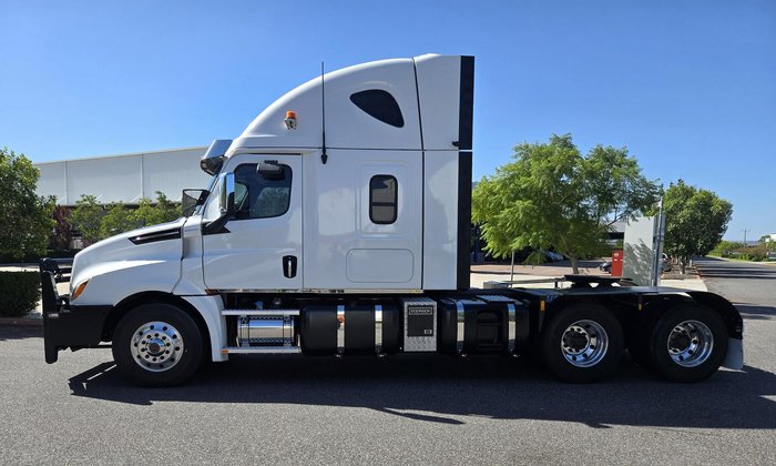 2021 Freightliner Cascadia WHITE