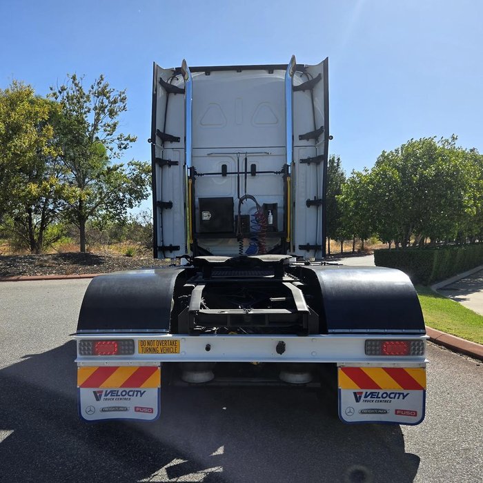 2021 Freightliner Cascadia WHITE