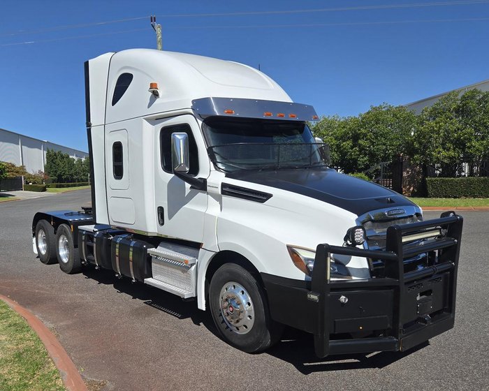 2021 Freightliner Cascadia WHITE