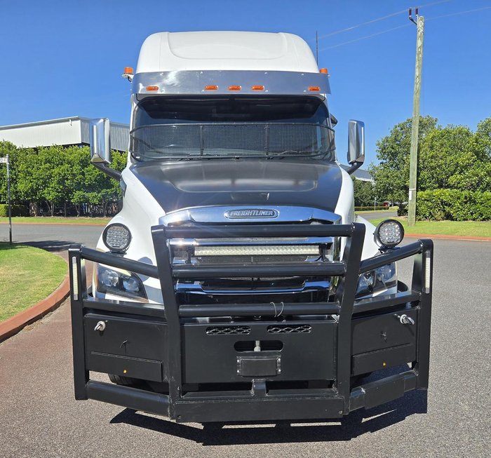 2021 Freightliner Cascadia WHITE