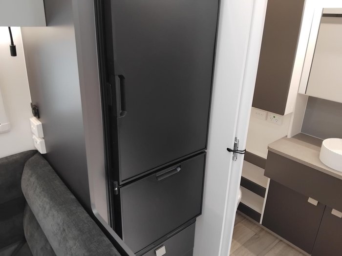 2026 New Age Caravans Manta Ray 16Ft Couples My26 Full Composite New Lay Out