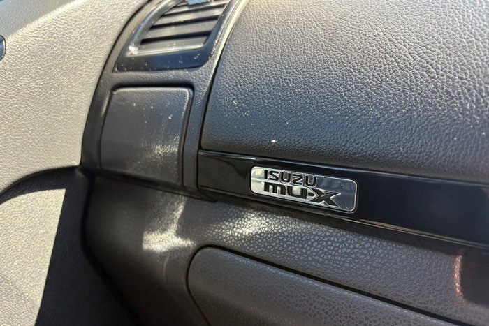 2020 Isuzu MU-X LS-T