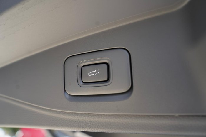 2025 Isuzu MU-X LS-T