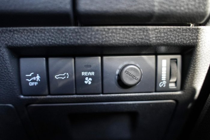 2026 Isuzu MU-X LS-T