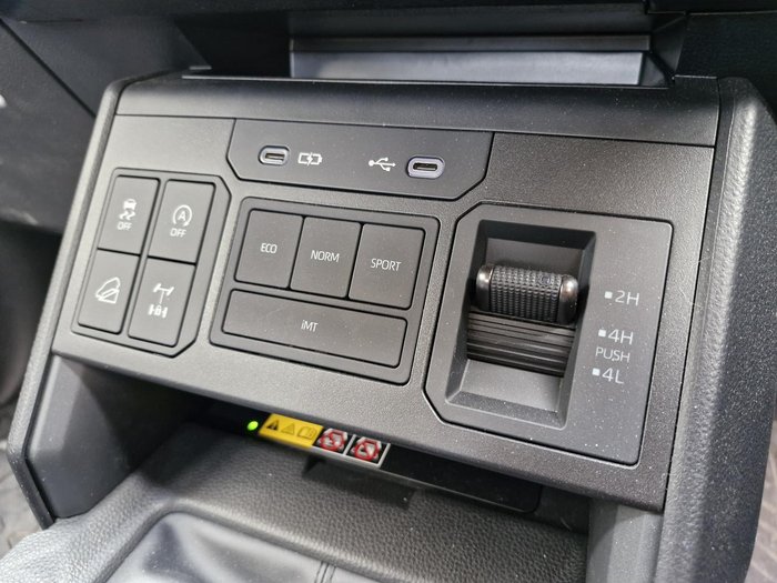 2026 Toyota Hilux SR5