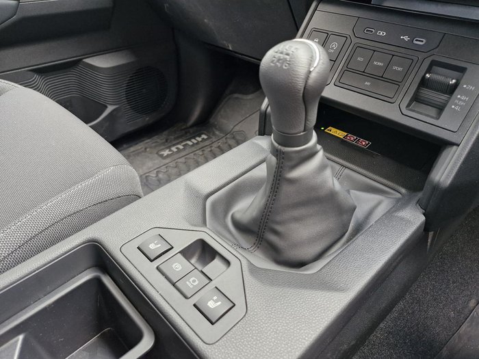 2026 Toyota Hilux SR5