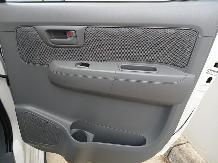 2008 Toyota Hilux SR GGN15R MY08 4x2 Glacier White