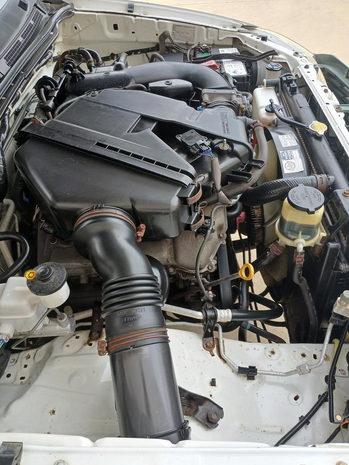 2008 Toyota Hilux SR GGN15R MY08 4x2 Glacier White