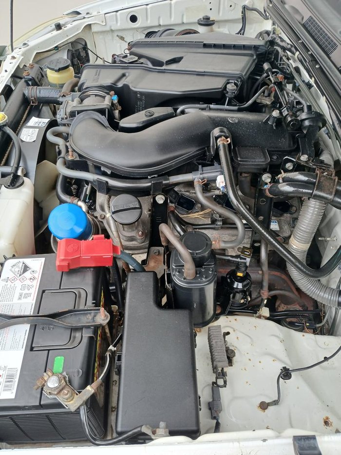 2008 Toyota Hilux SR GGN15R MY08 4x2 Glacier White