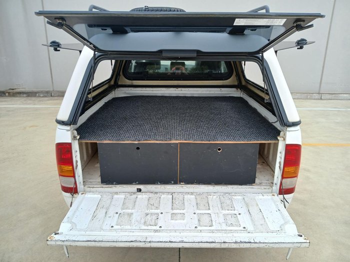 2008 Toyota Hilux SR GGN15R MY08 4x2 Glacier White