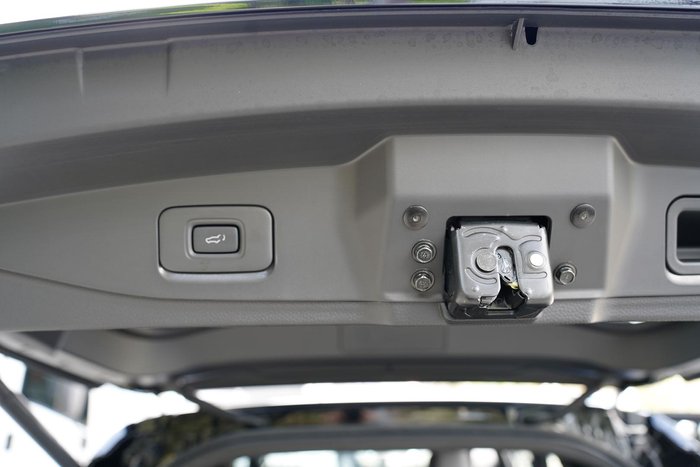 2026 Isuzu MU-X X-TERRAIN