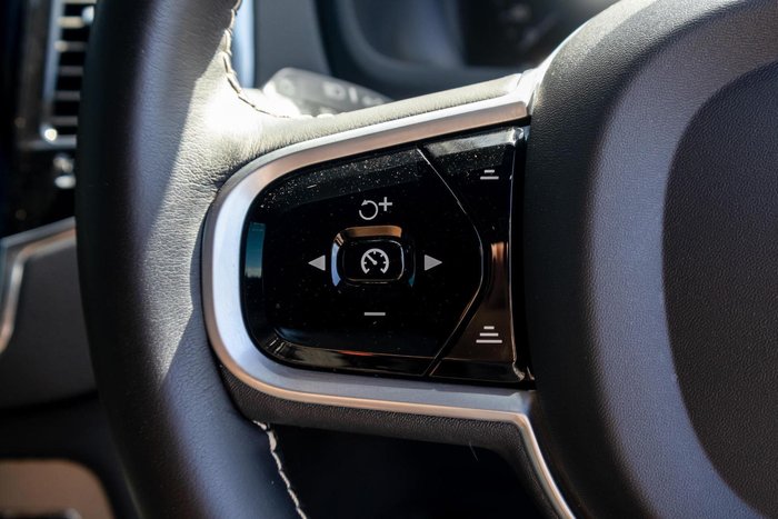 2020 Volvo XC90 T6 R-Design