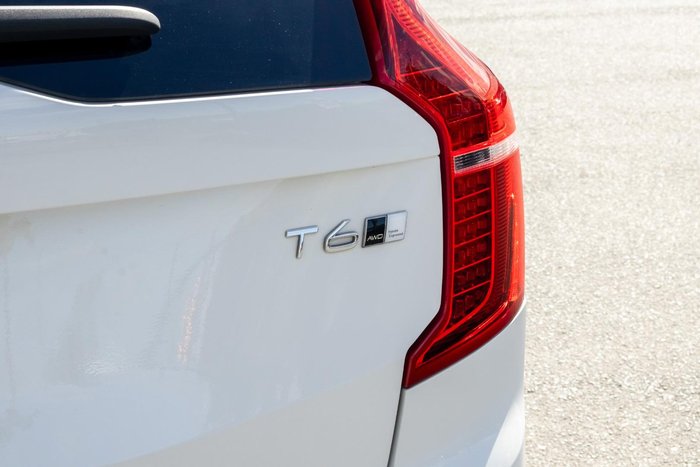 2020 Volvo XC90 T6 R-Design