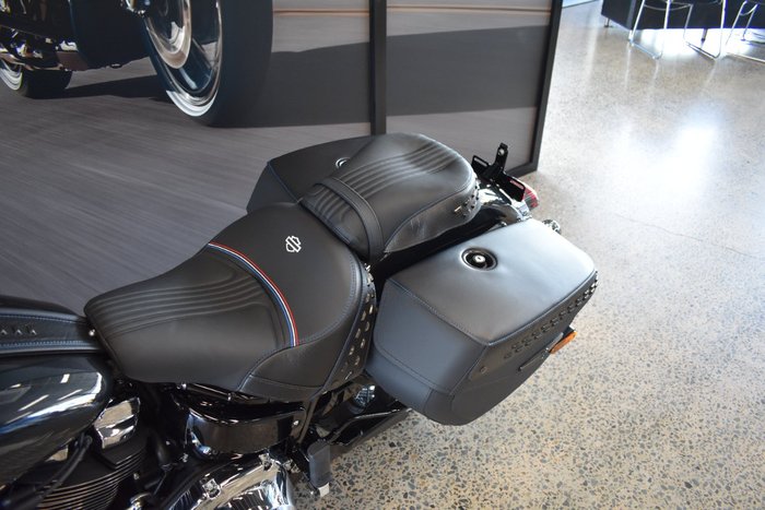 2026 HARLEY-DAVIDSON FLHC HERITAGE CLASSIC (117)