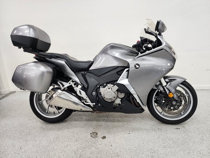 2010 Honda VFR1200F Silver