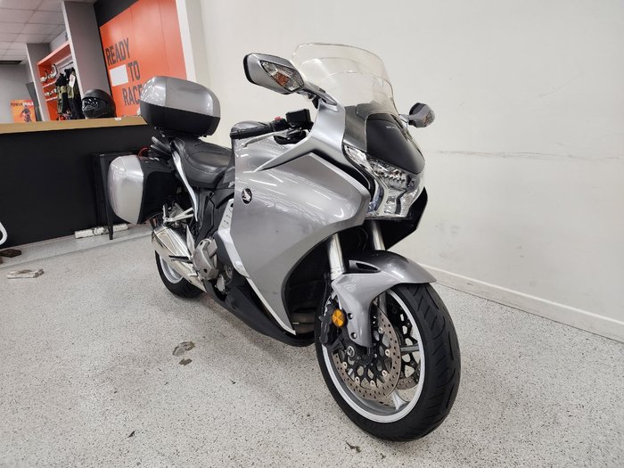 2010 Honda VFR1200F Silver