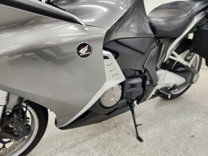 2010 Honda VFR1200F Silver