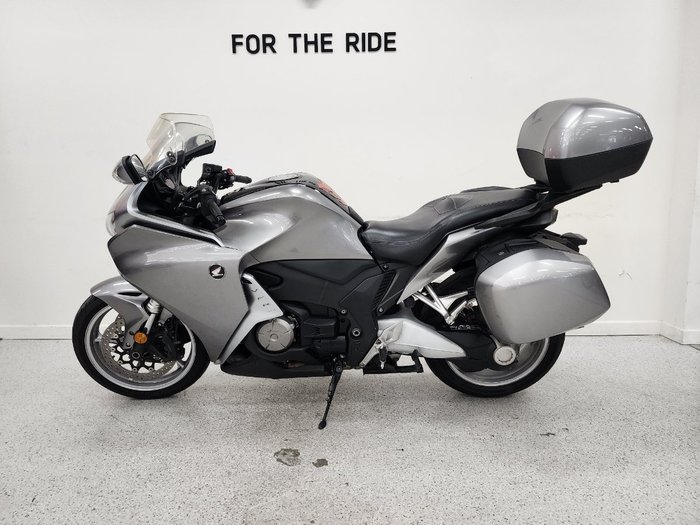 2010 Honda VFR1200F Silver