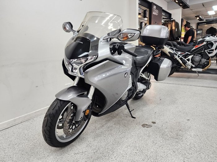 2010 Honda VFR1200F Silver