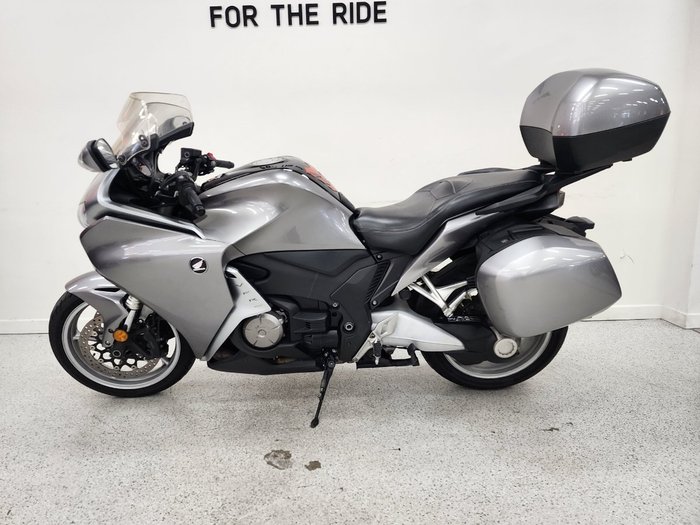 2010 Honda VFR1200F Silver