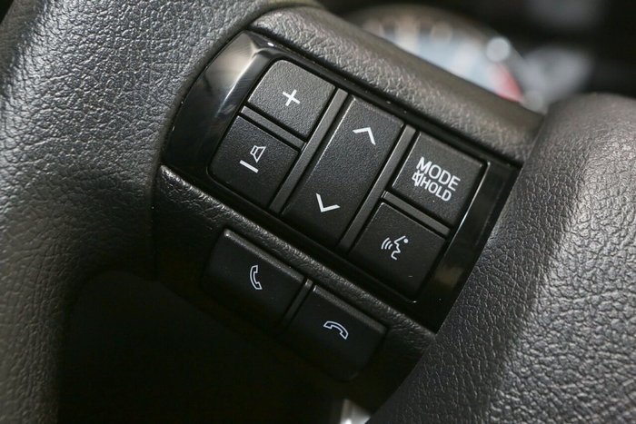 2025 Toyota Hilux SR