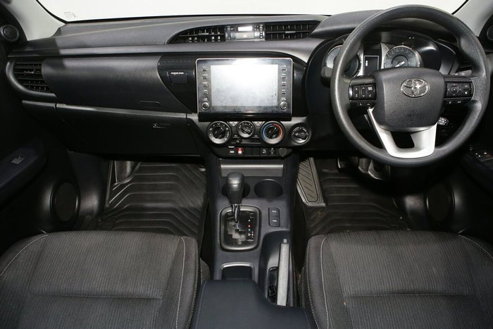 2025 Toyota Hilux SR