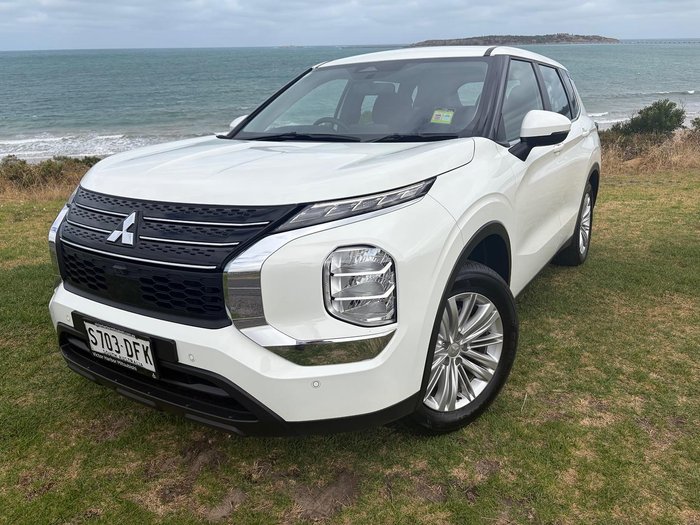 2024 Mitsubishi Outlander ES