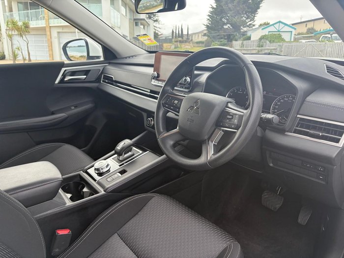 2024 Mitsubishi Outlander ES