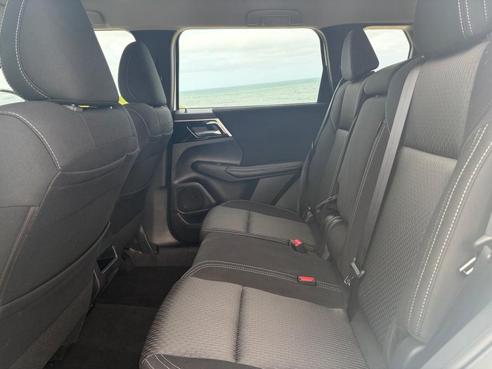 2024 Mitsubishi Outlander ES