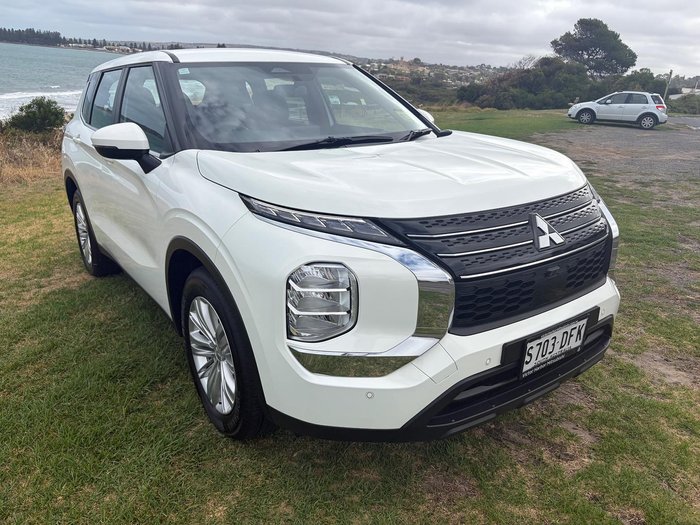 2024 Mitsubishi Outlander ES