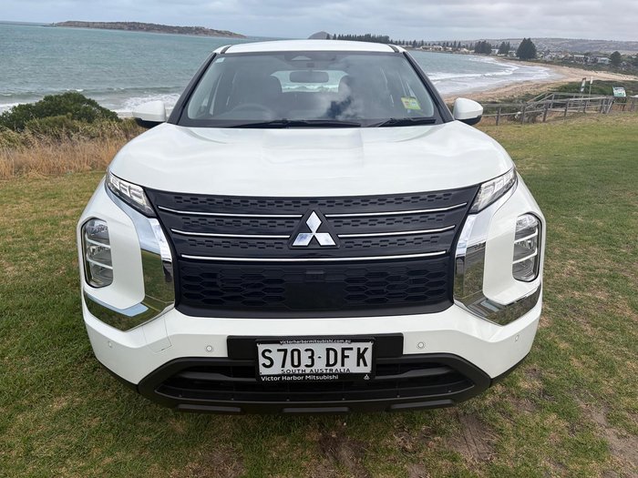 2024 Mitsubishi Outlander ES