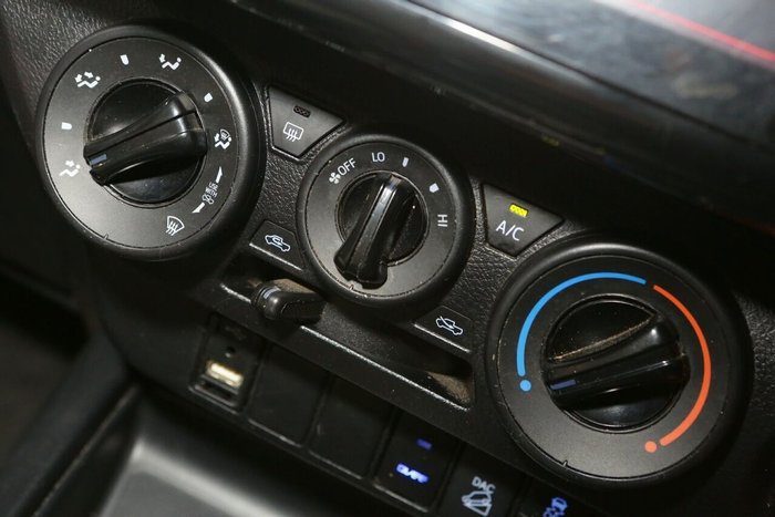 2022 Toyota Hilux SR