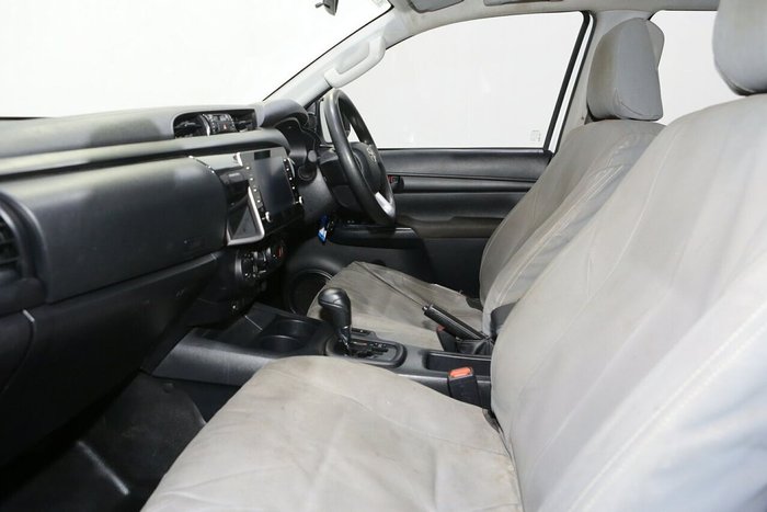 2022 Toyota Hilux SR