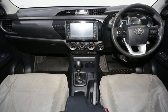 2022 Toyota Hilux SR