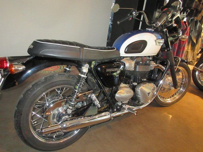 2016 Triumph Bonneville T100 (900cc) Bonneville Blue