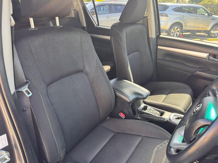 2022 Toyota Hilux SR5