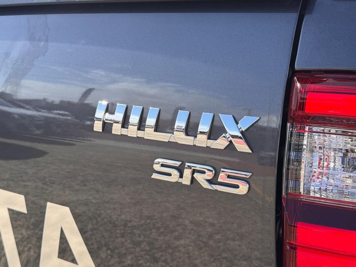2022 Toyota Hilux SR5