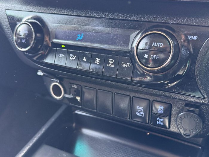 2022 Toyota Hilux SR5