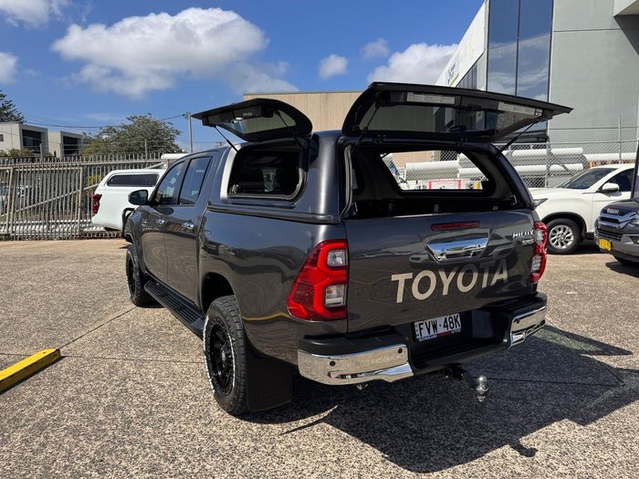 2022 Toyota Hilux SR5