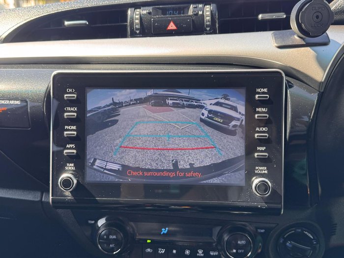 2022 Toyota Hilux SR5