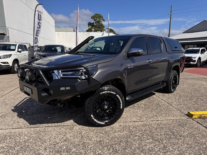 2022 Toyota Hilux SR5